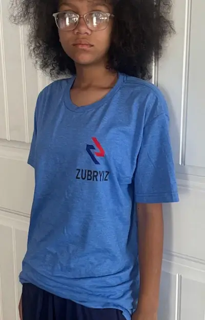 Girl wearing short sleeve Zubryiz shirt